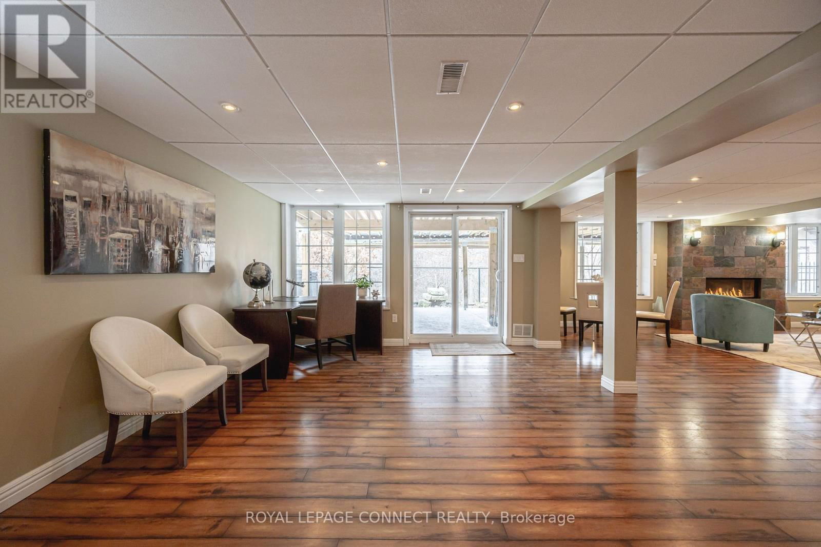4 BRANTHAVEN COURT Image 37