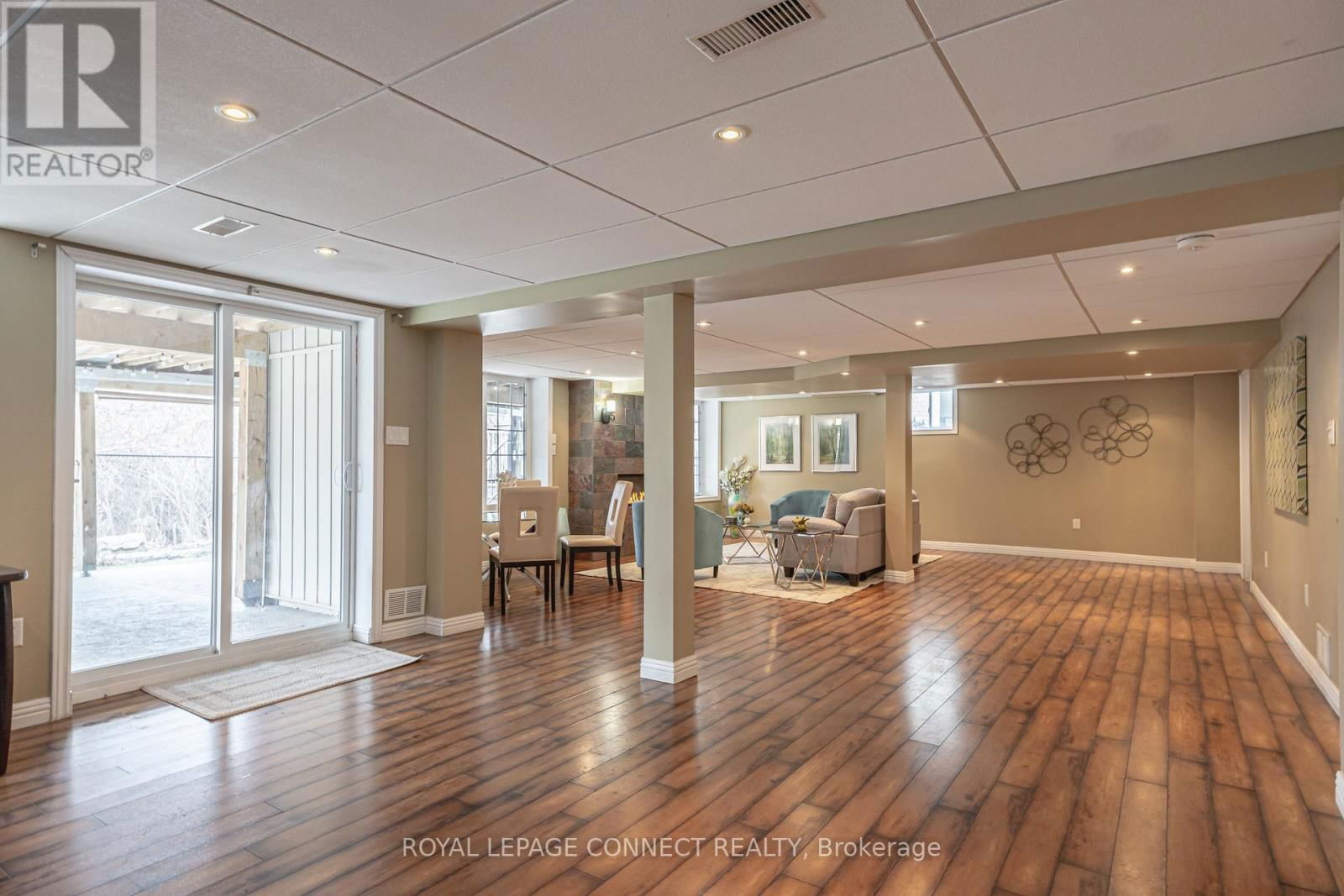 4 BRANTHAVEN COURT Image 38