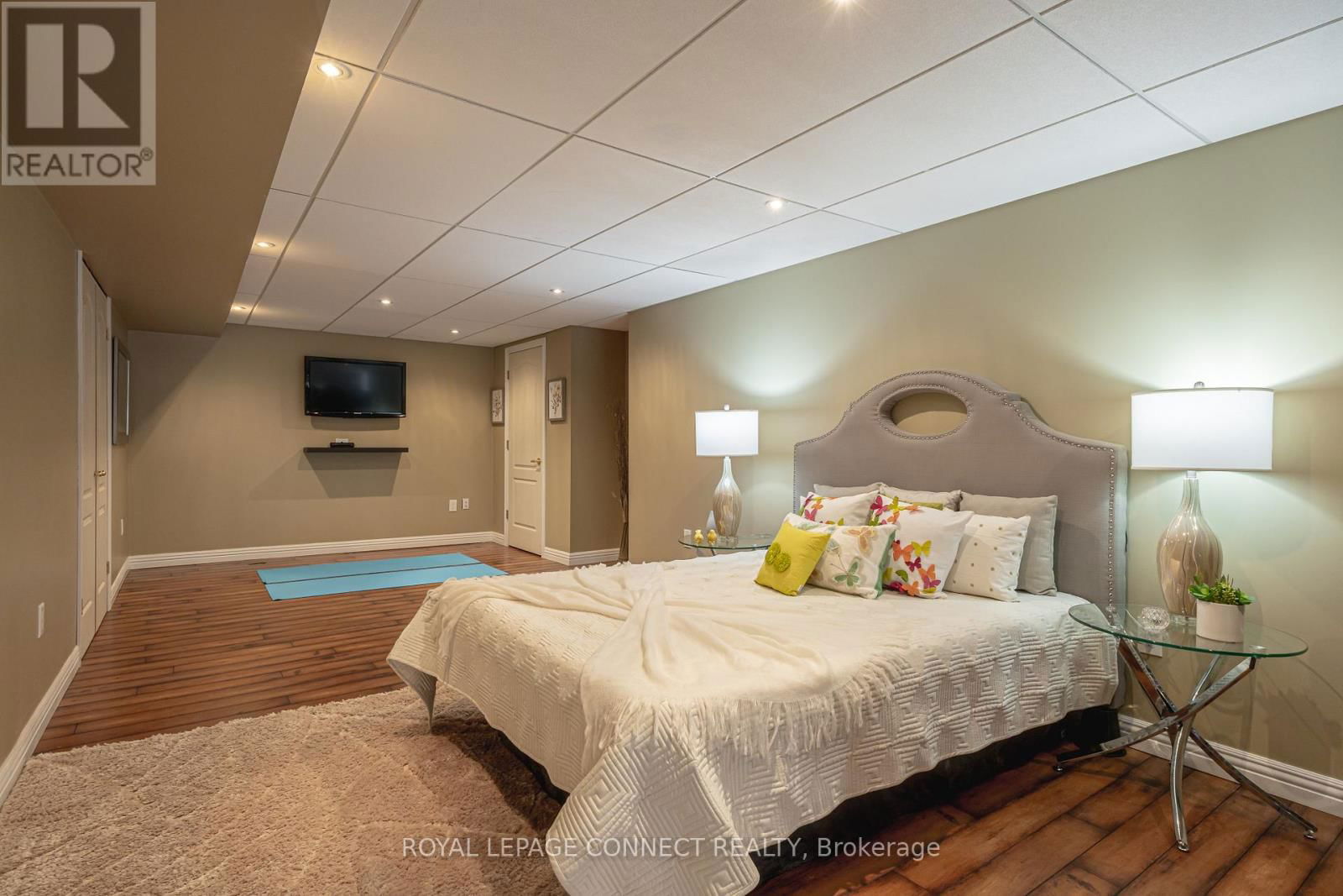 4 BRANTHAVEN COURT Image 41