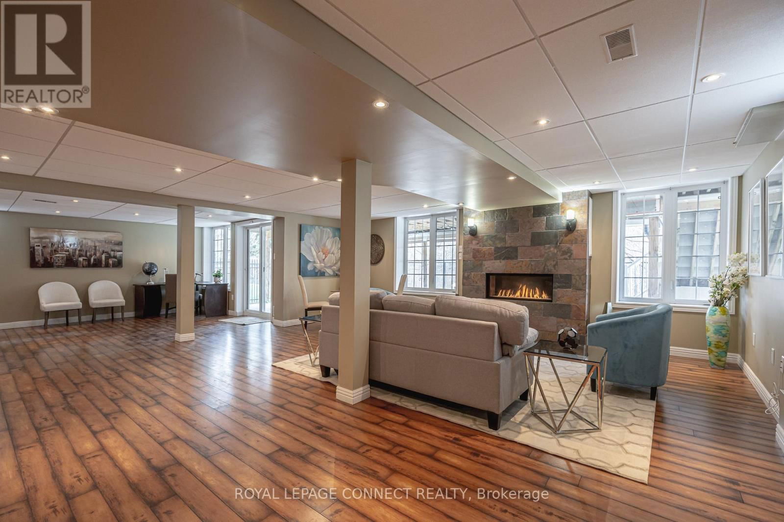 4 BRANTHAVEN COURT Image 42