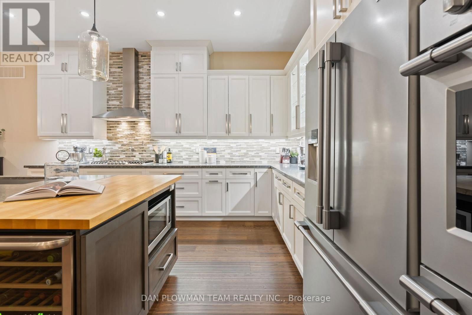 1682 HEATHSIDE CRESCENT Image 15