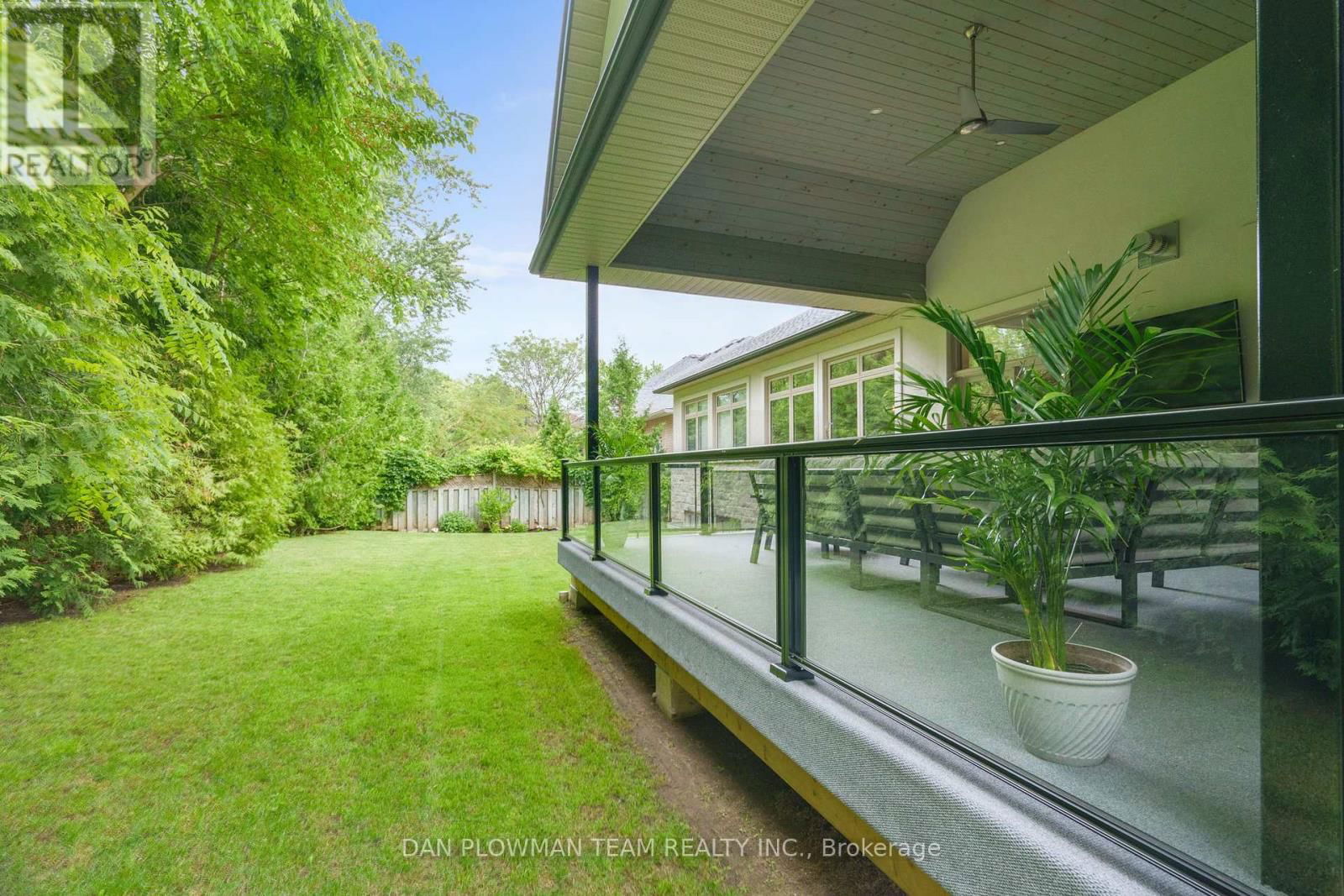 1682 HEATHSIDE CRESCENT Image 36