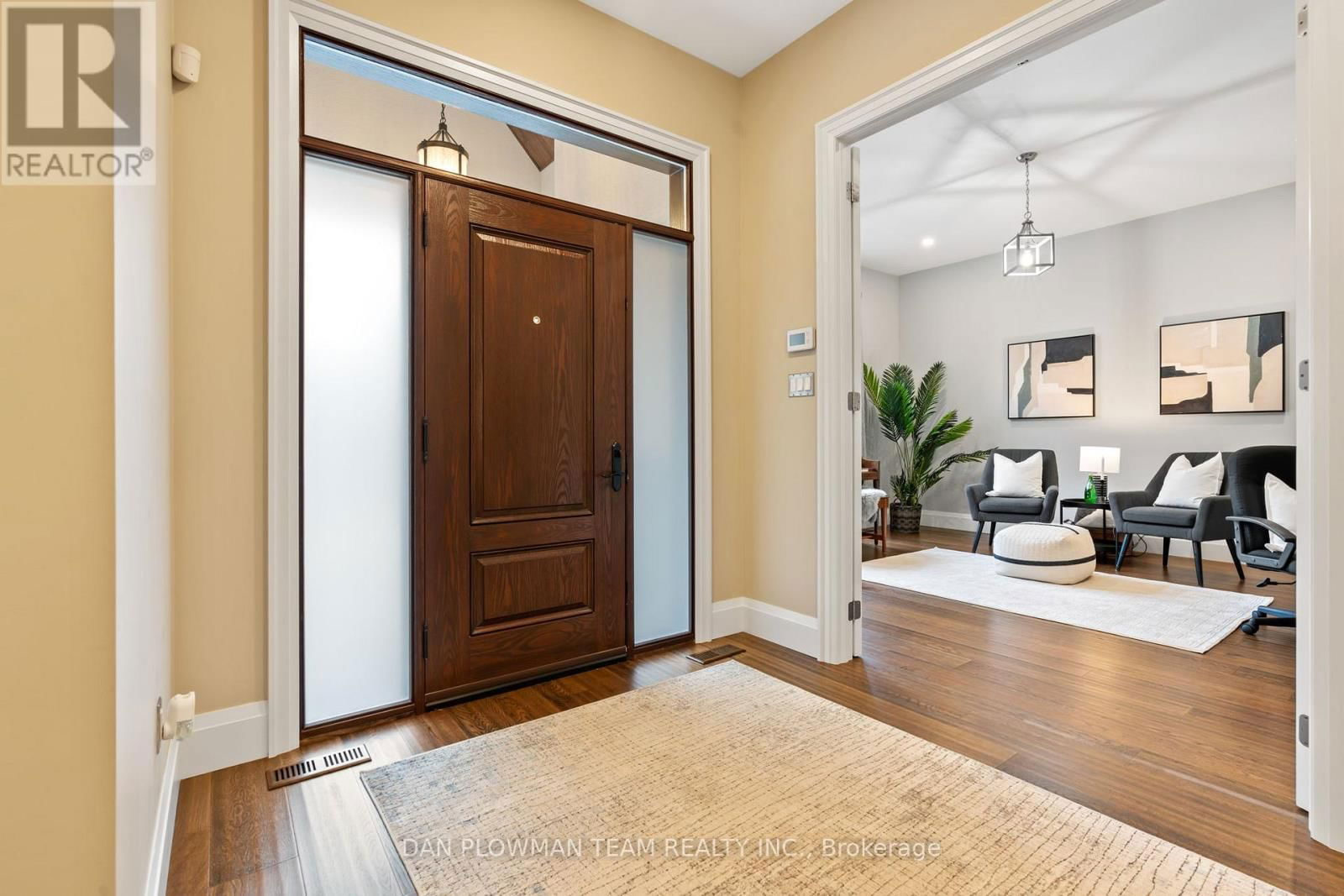 1682 HEATHSIDE CRESCENT Image 5