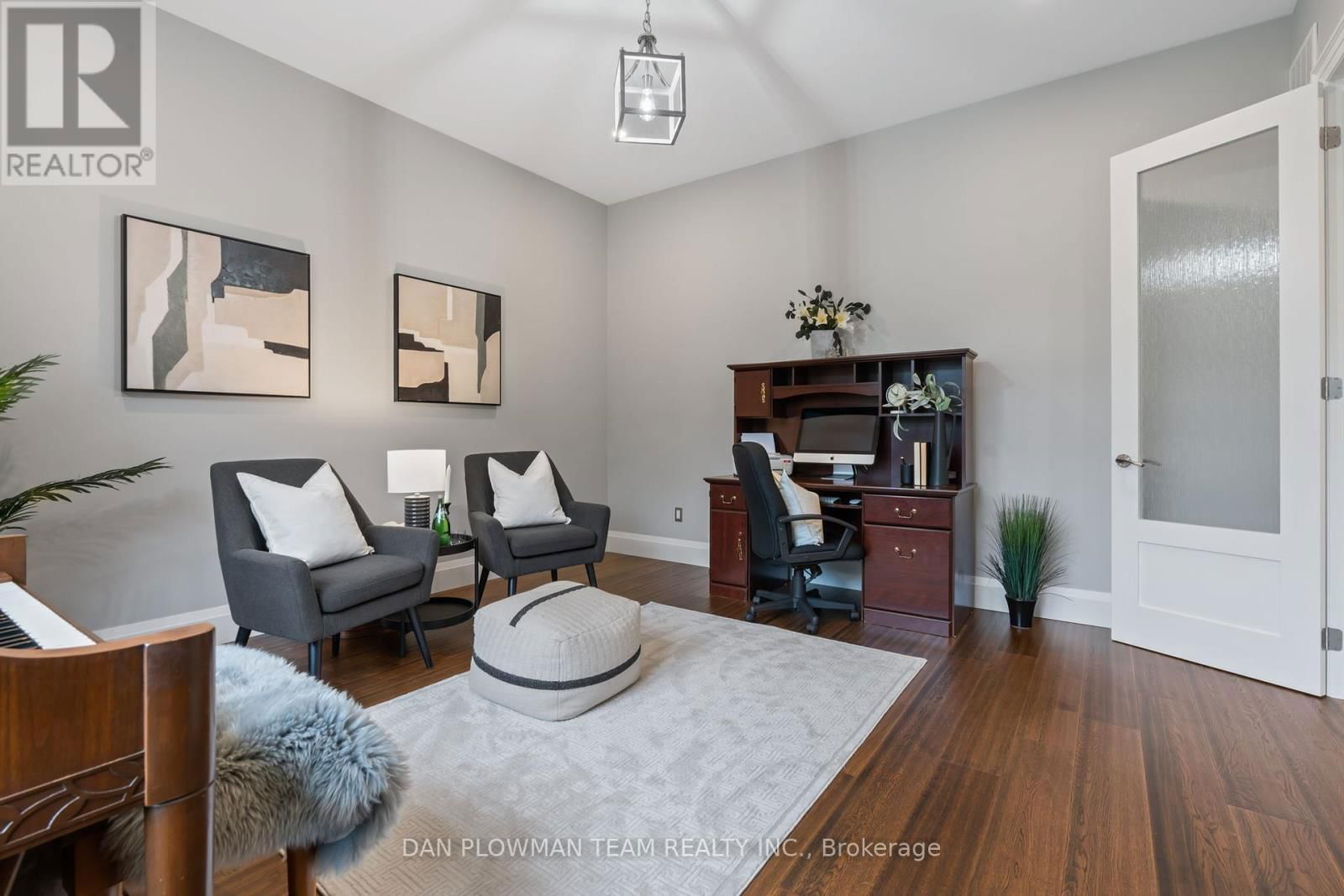 1682 HEATHSIDE CRESCENT Image 7