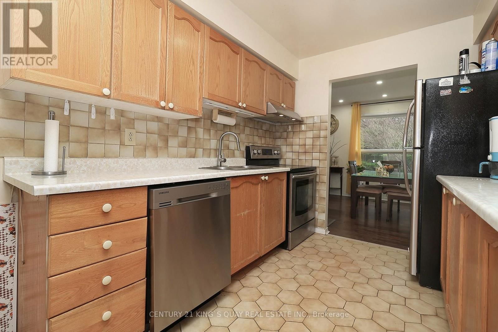 17 - 25 WHITECAP BOULEVARD Image 13
