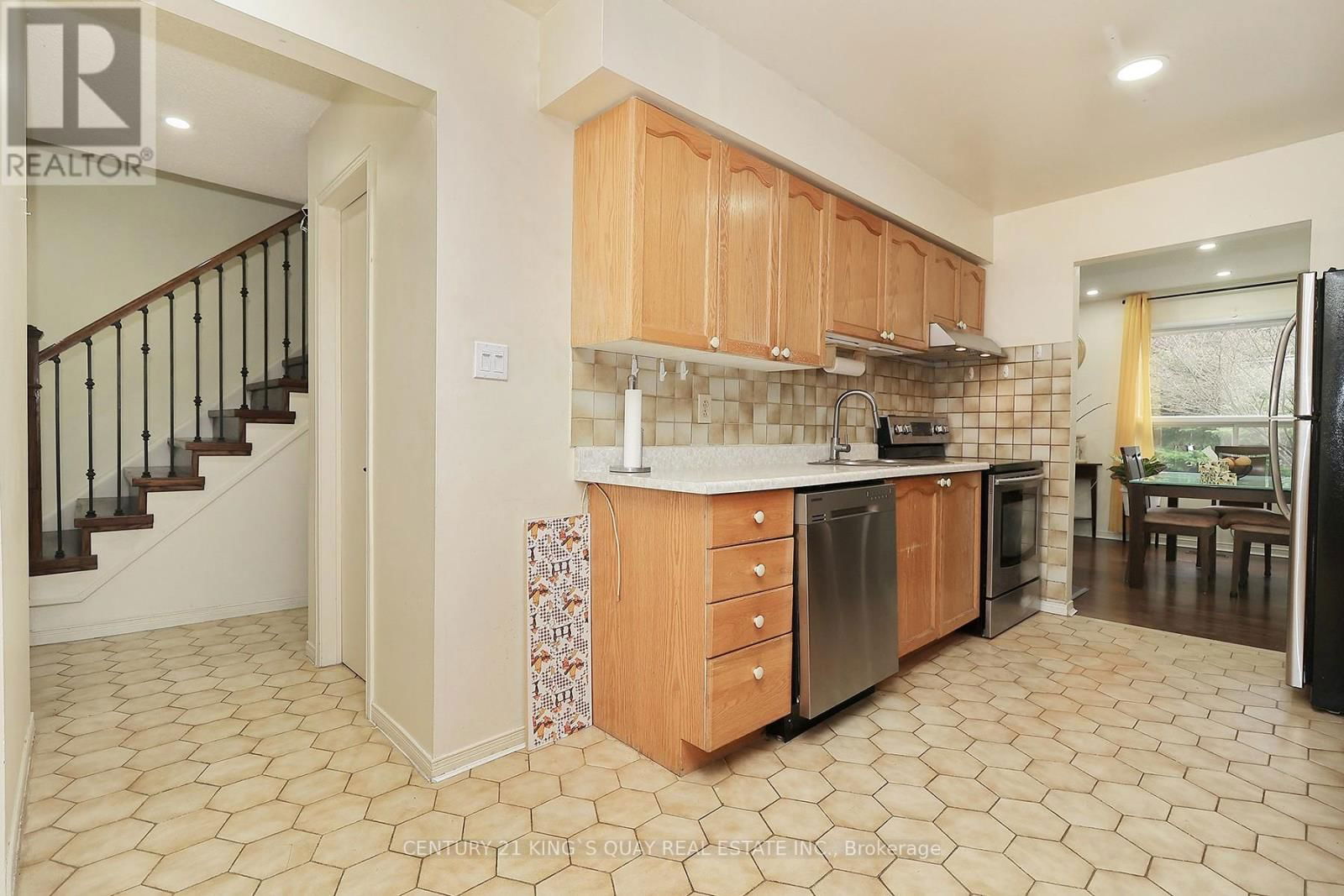 17 - 25 WHITECAP BOULEVARD Image 15