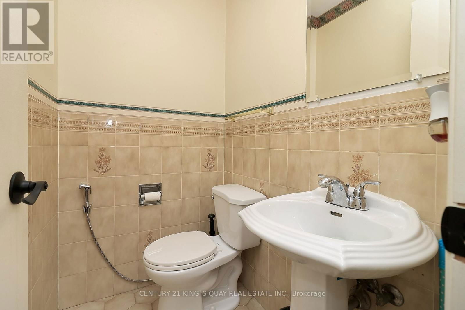 17 - 25 WHITECAP BOULEVARD Image 16