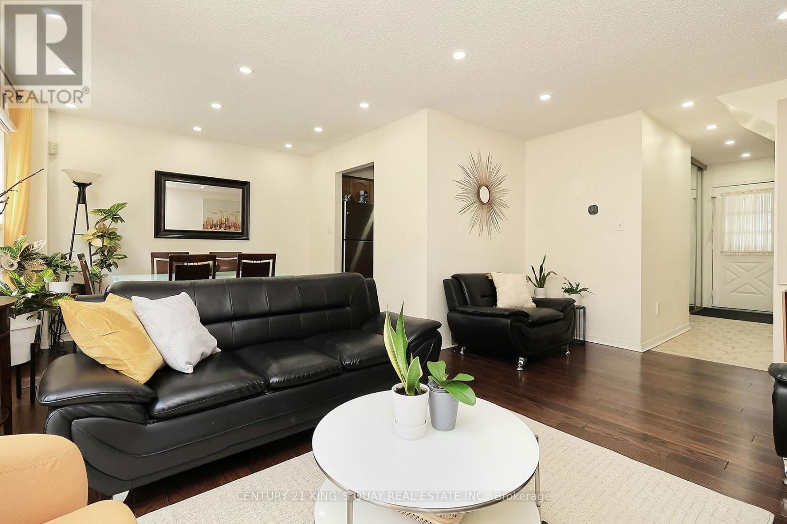 17 - 25 WHITECAP BOULEVARD Image 5