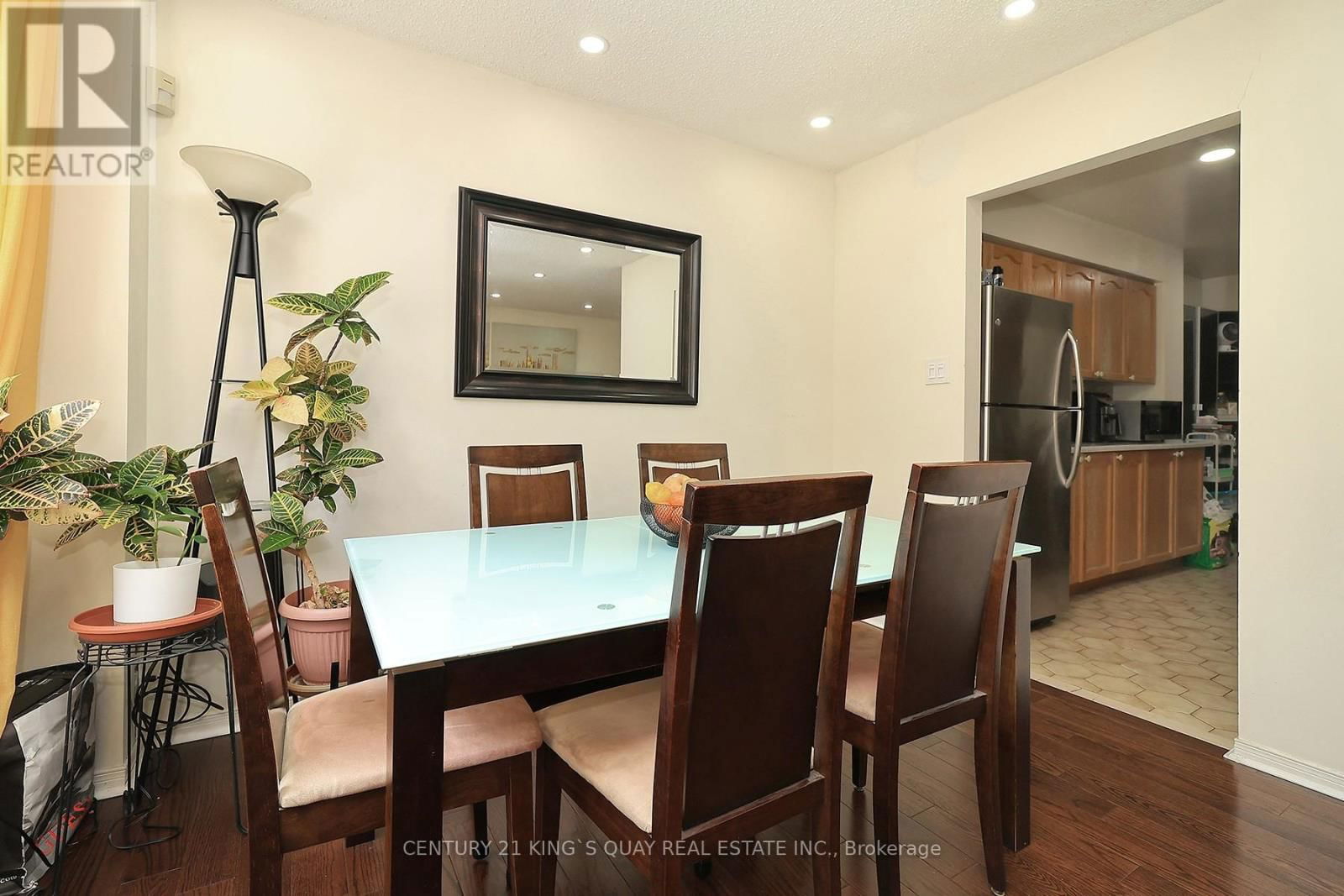 17 - 25 WHITECAP BOULEVARD Image 7
