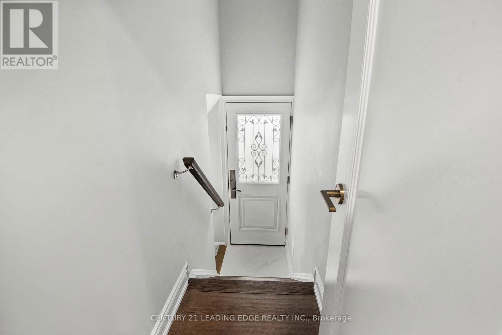 82 LYNVALLEY CRESCENT Image 31