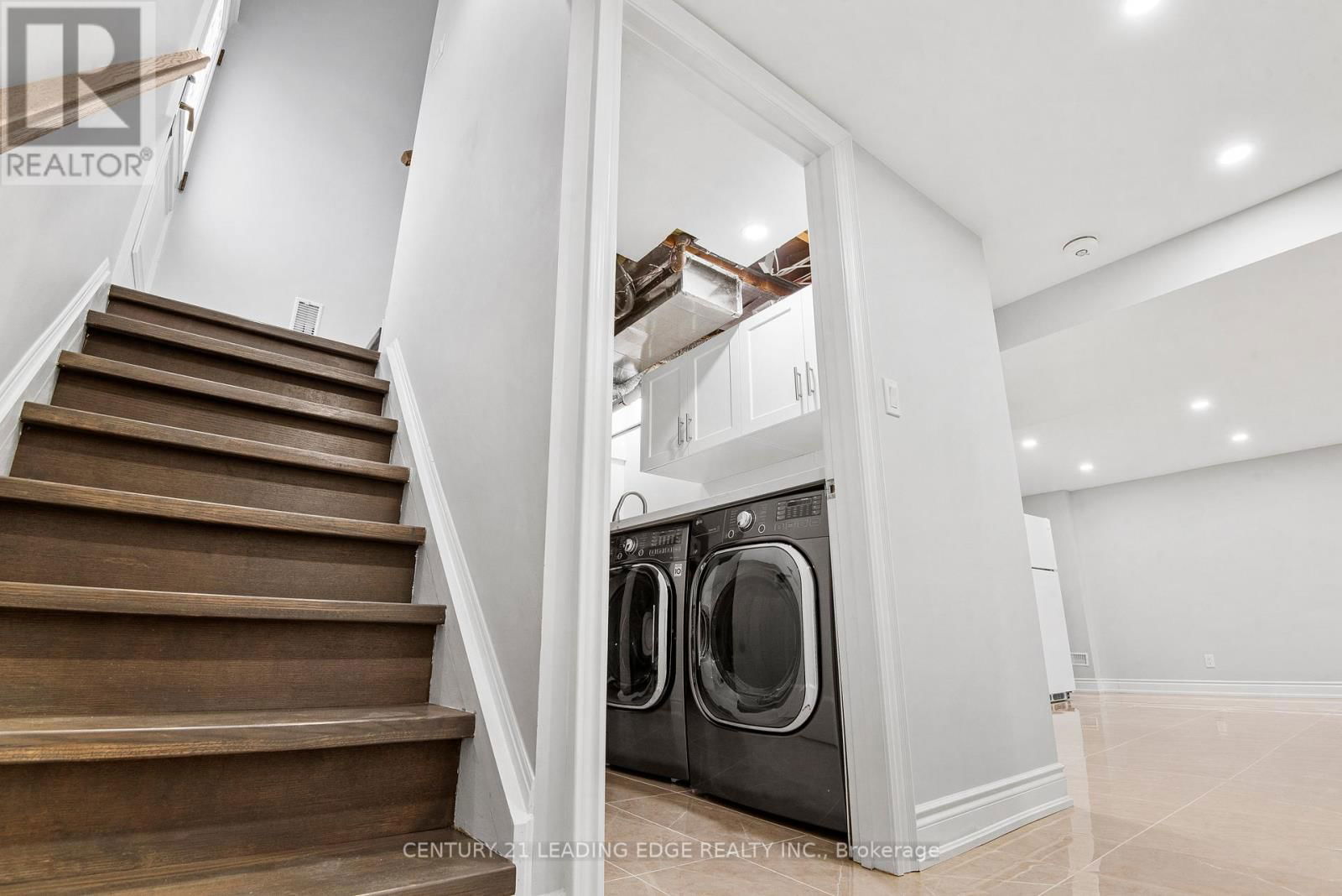 82 LYNVALLEY CRESCENT Image 32
