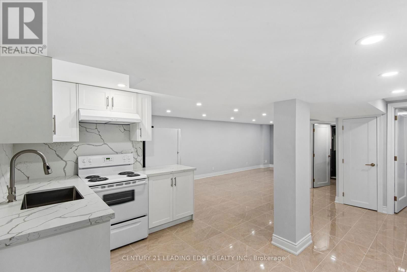 82 LYNVALLEY CRESCENT Image 33