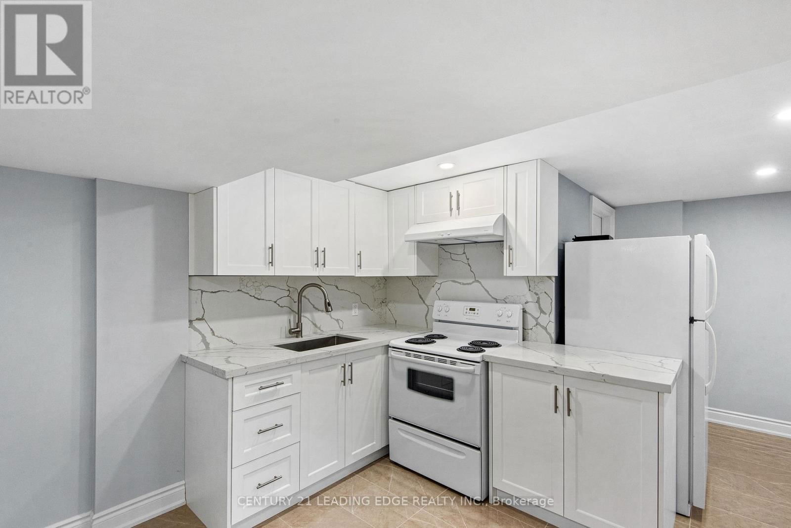 82 LYNVALLEY CRESCENT Image 34