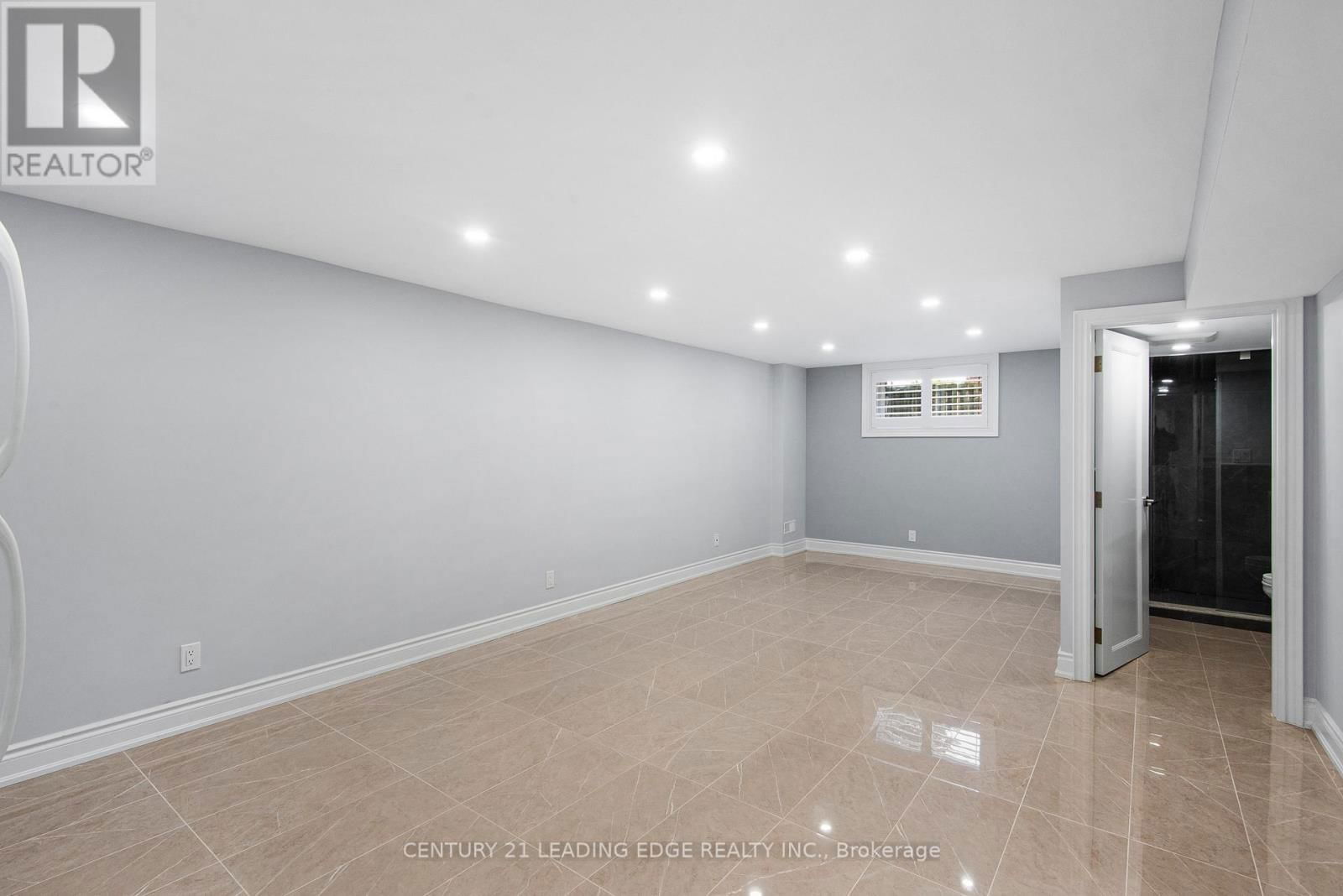 82 LYNVALLEY CRESCENT Image 35