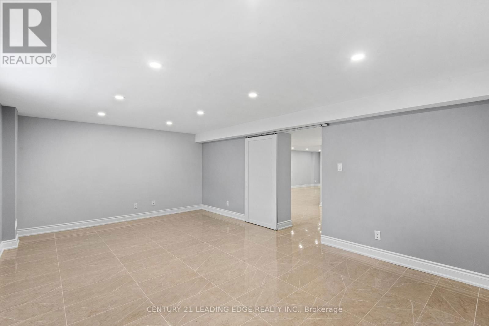 82 LYNVALLEY CRESCENT Image 39