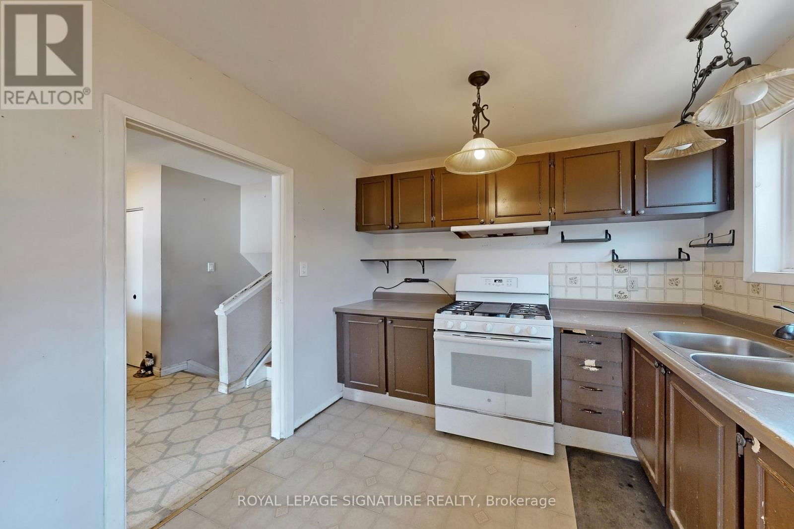 774 KROSNO BOULEVARD Image 11