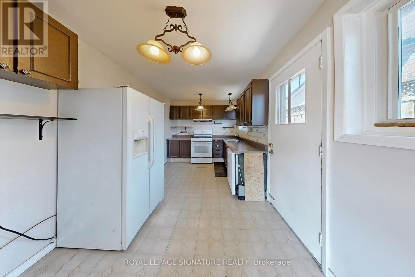 774 KROSNO BOULEVARD Image 14