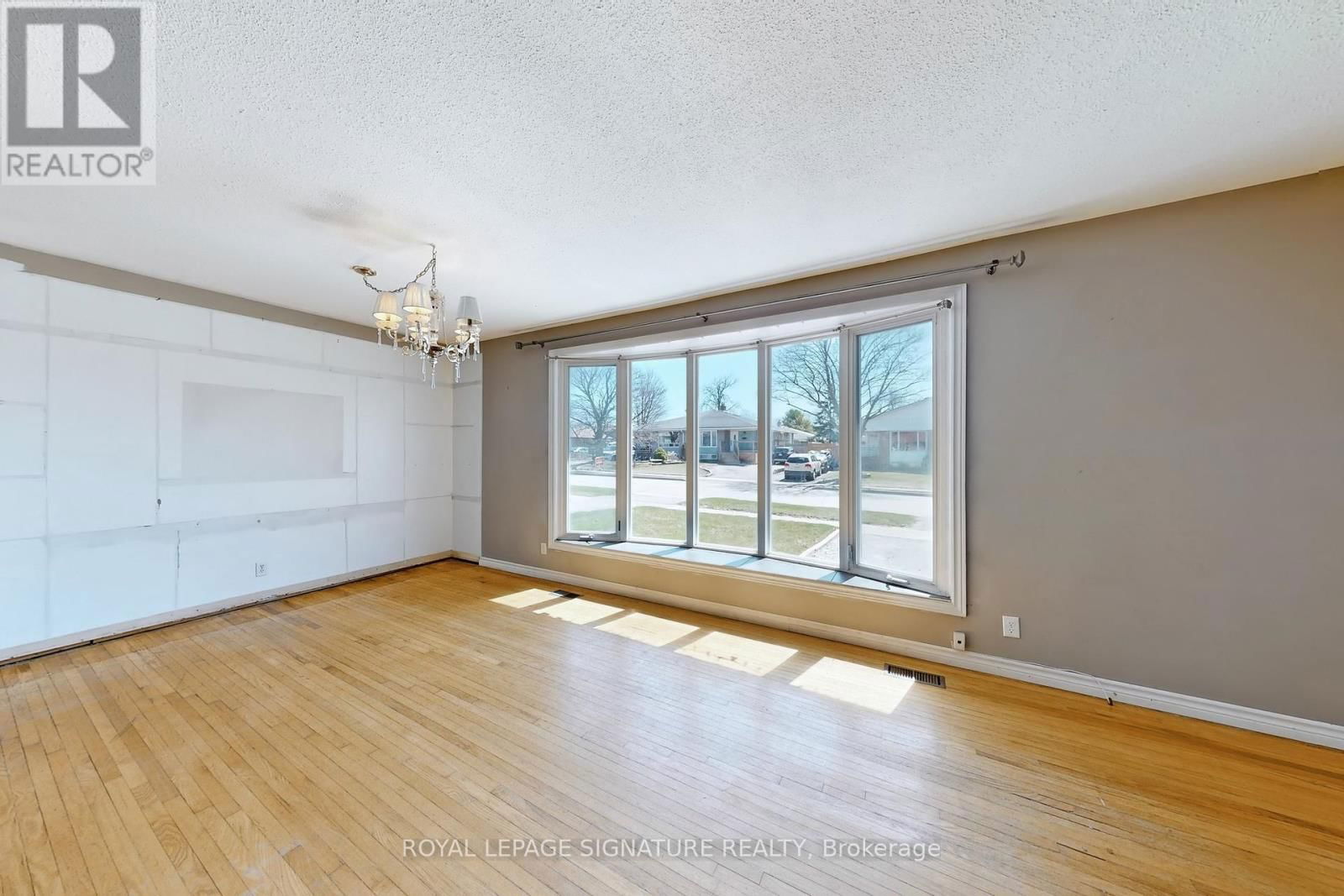 774 KROSNO BOULEVARD Image 8