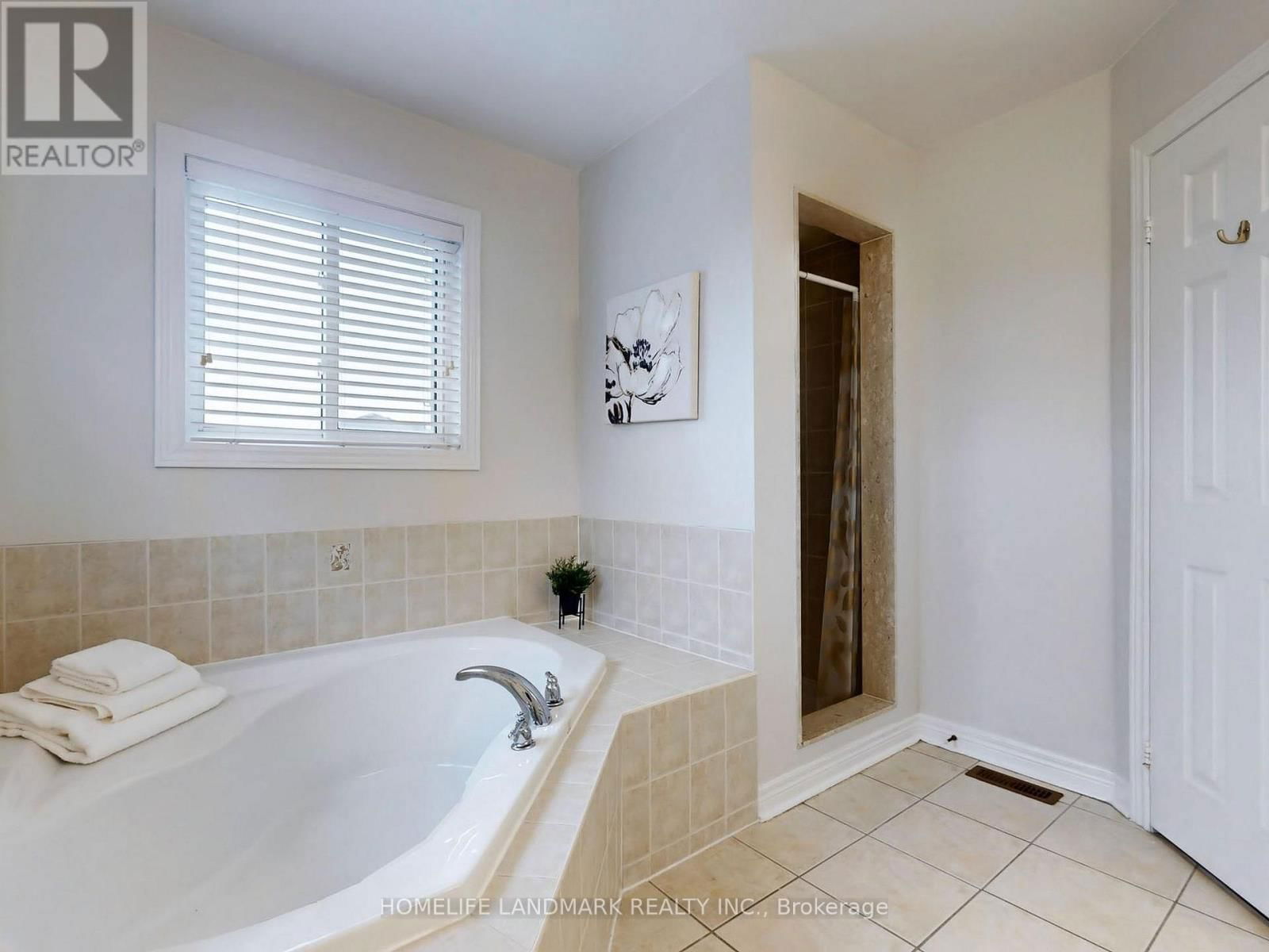 143 BAYCLIFFE DRIVE Image 30