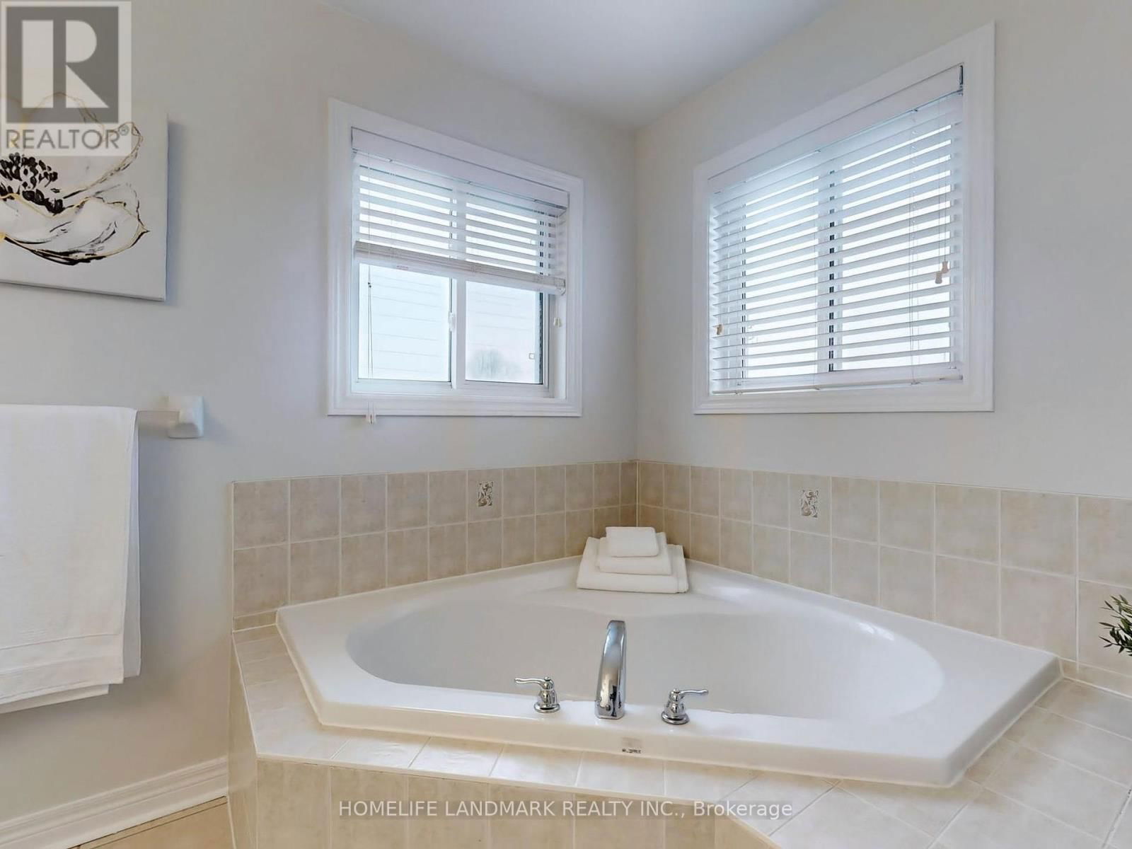 143 BAYCLIFFE DRIVE Image 31