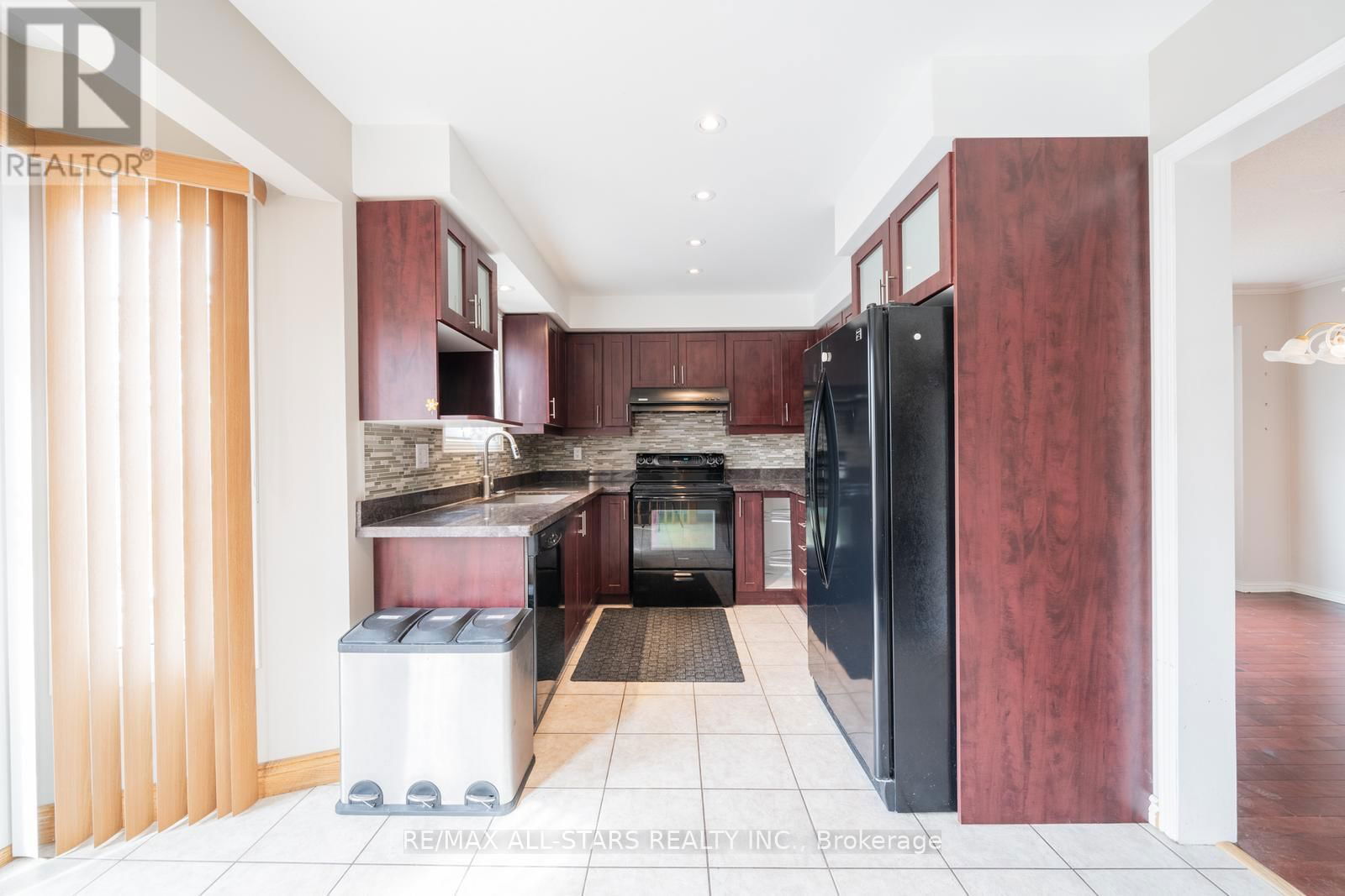 31 BEMERTON COURT Image 12