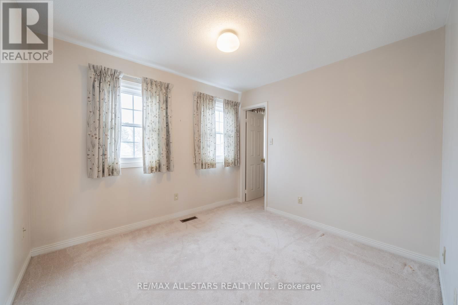 31 BEMERTON COURT Image 24