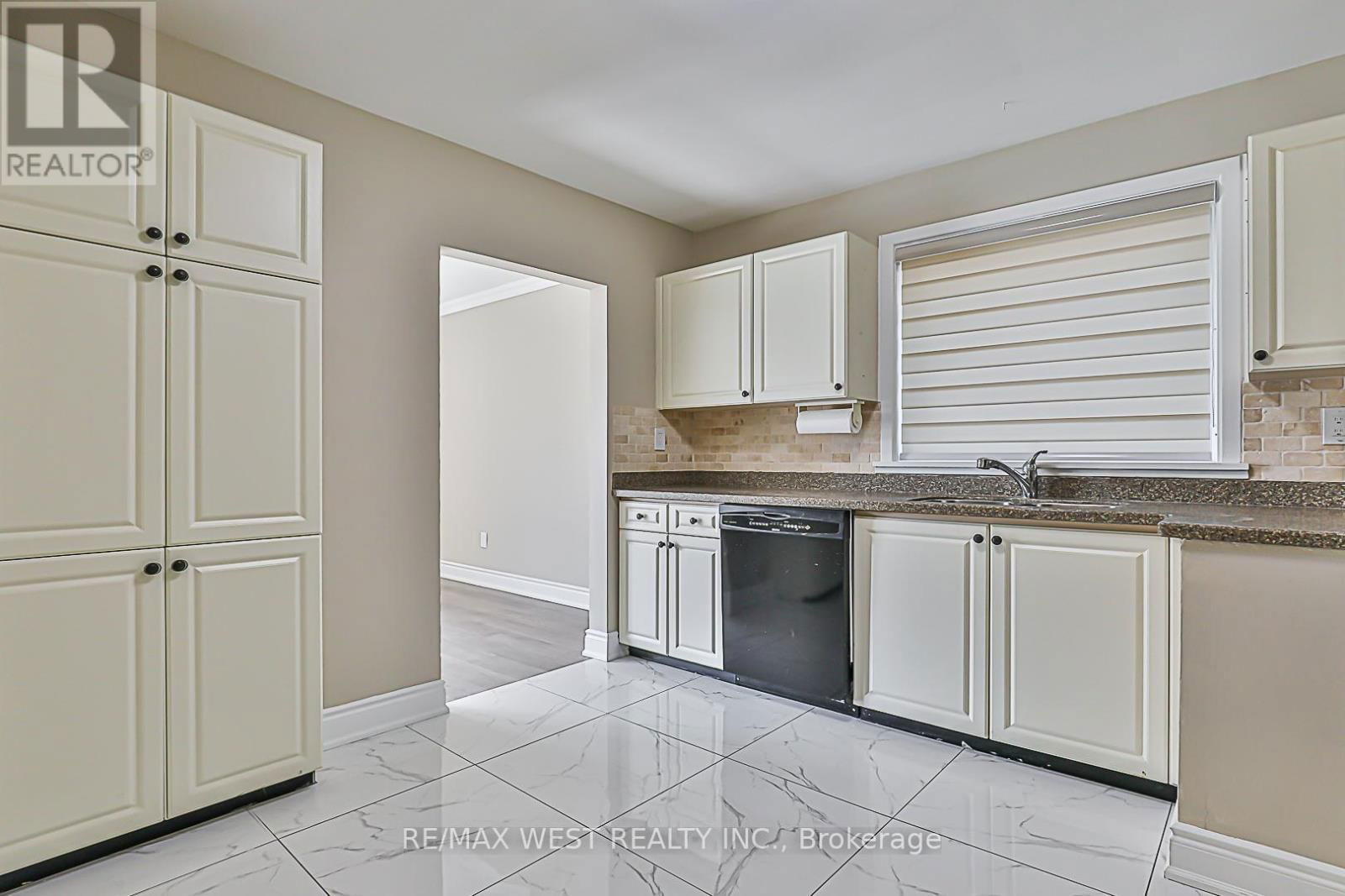Upper - 26 NUFFIELD DRIVE Image 6
