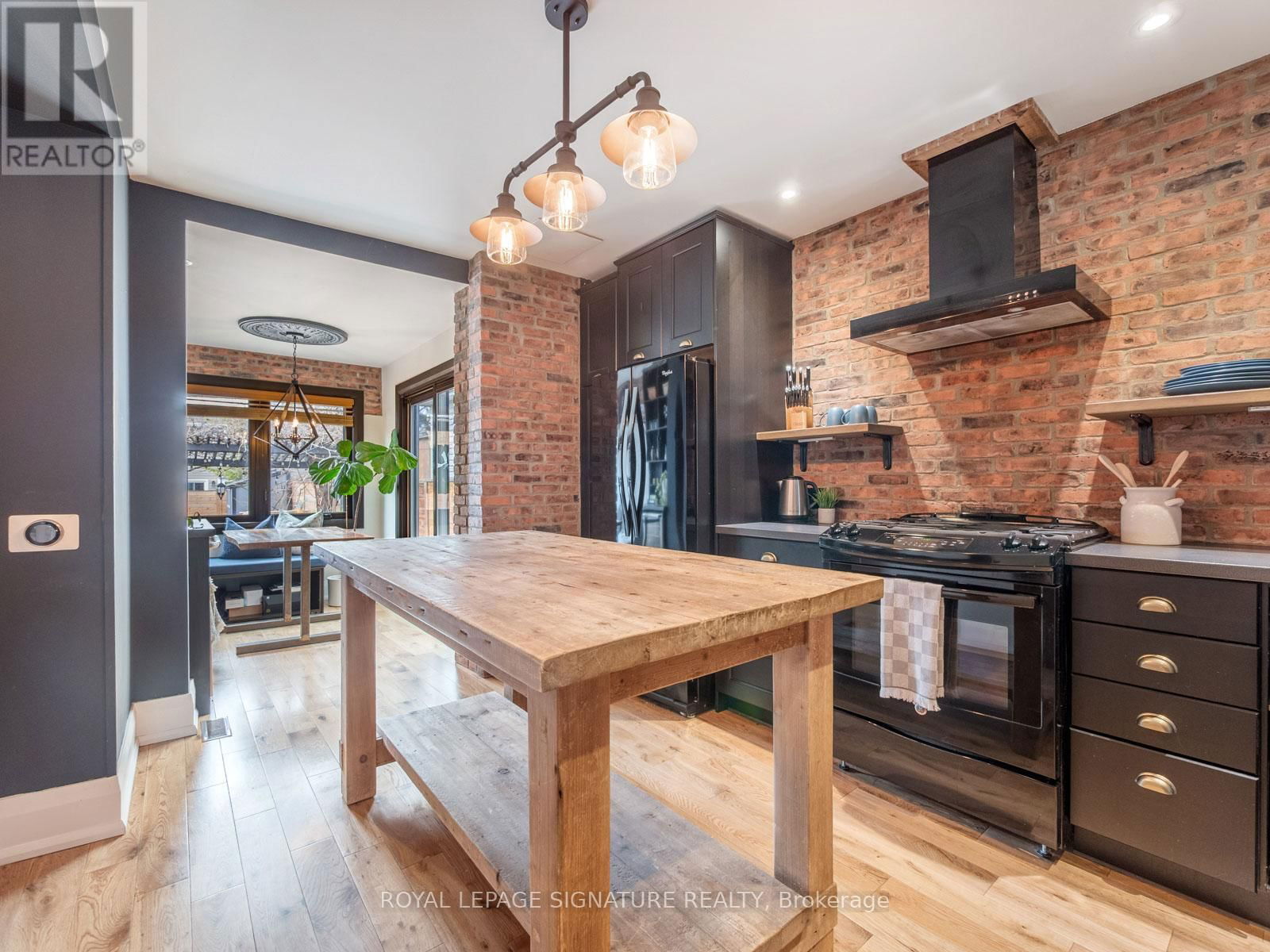 288 RHODES AVENUE Image 1