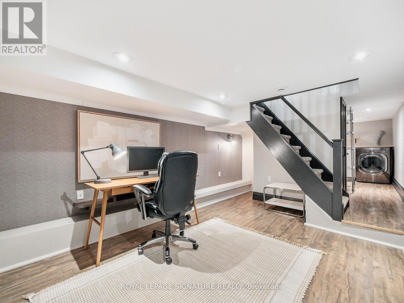 288 RHODES AVENUE Image 17