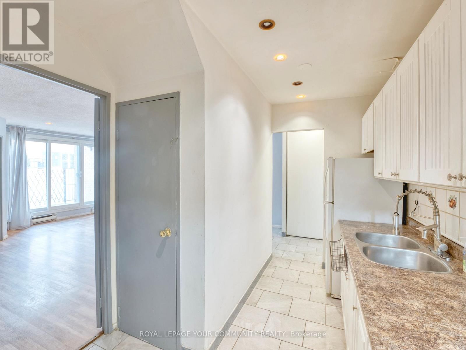1006 - 100 MORNELLE COURT Image 21