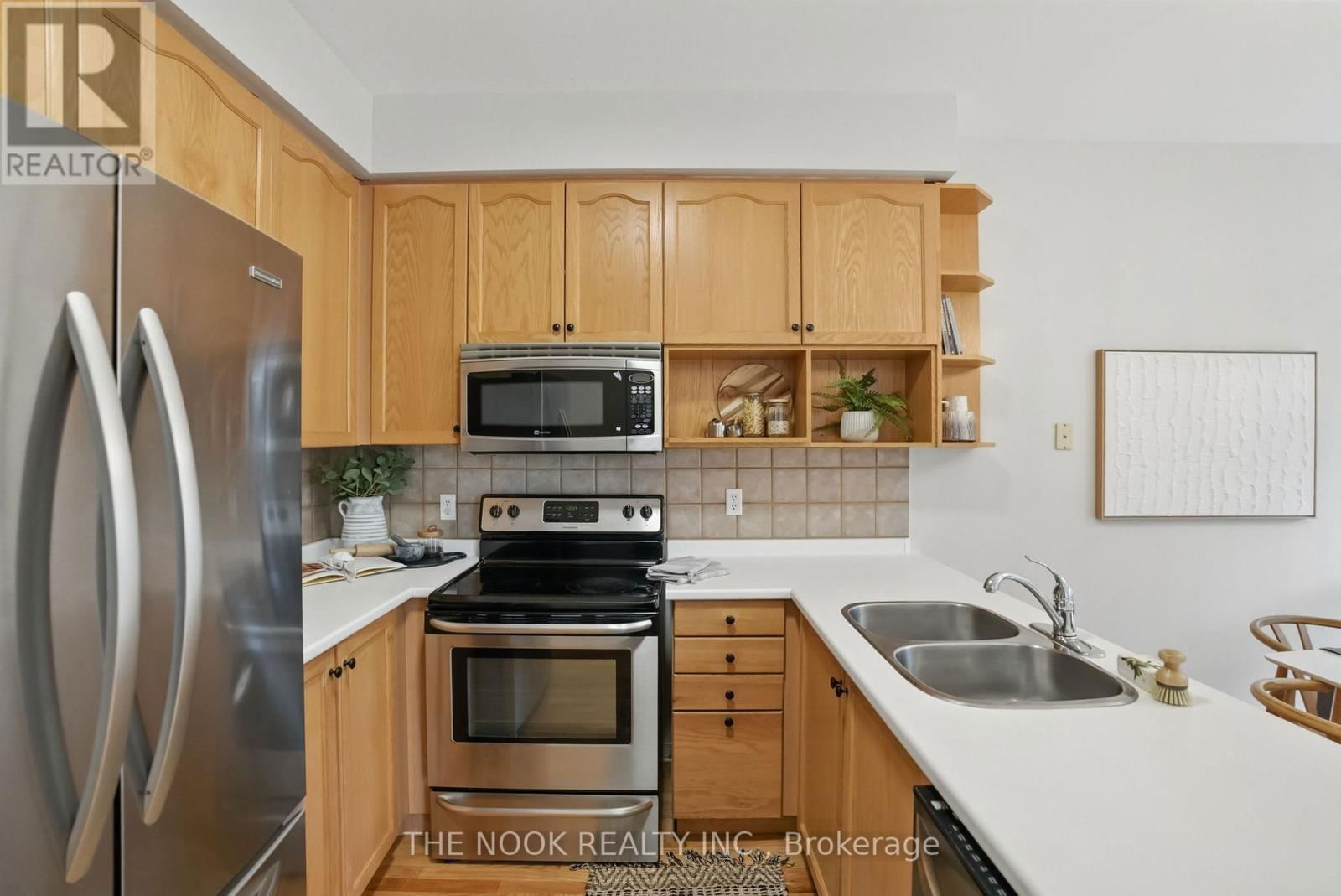 992 SUMMITVIEW CRESCENT Image 16