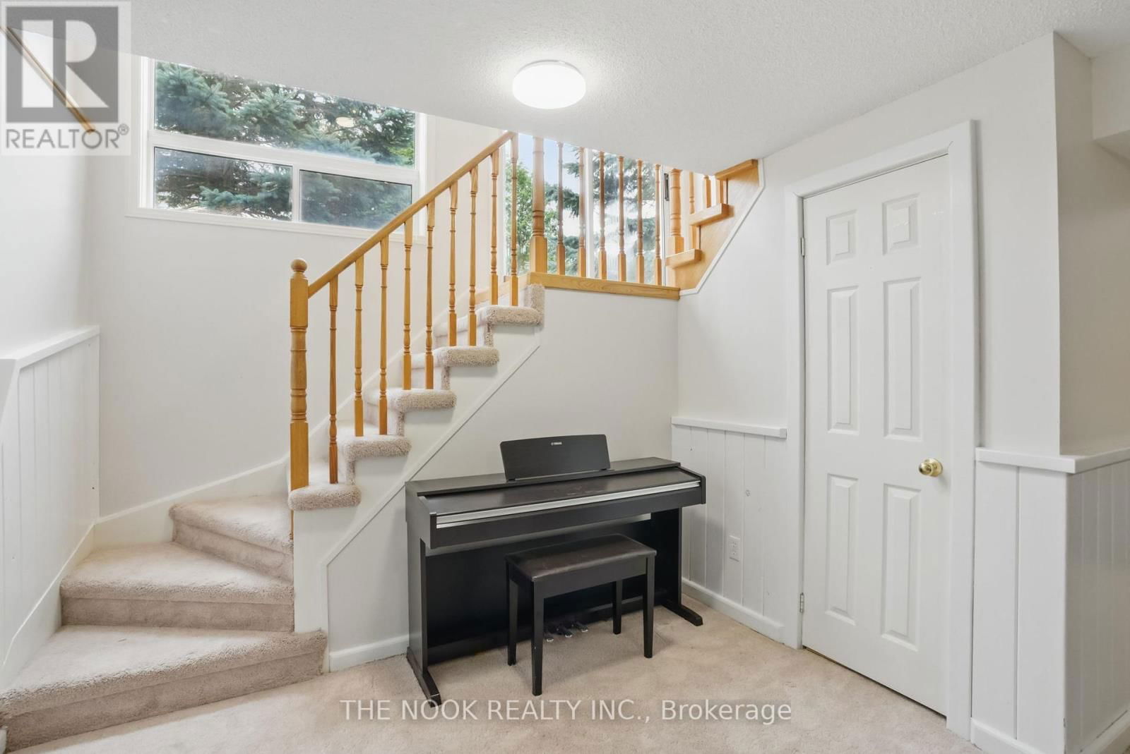 992 SUMMITVIEW CRESCENT Image 29