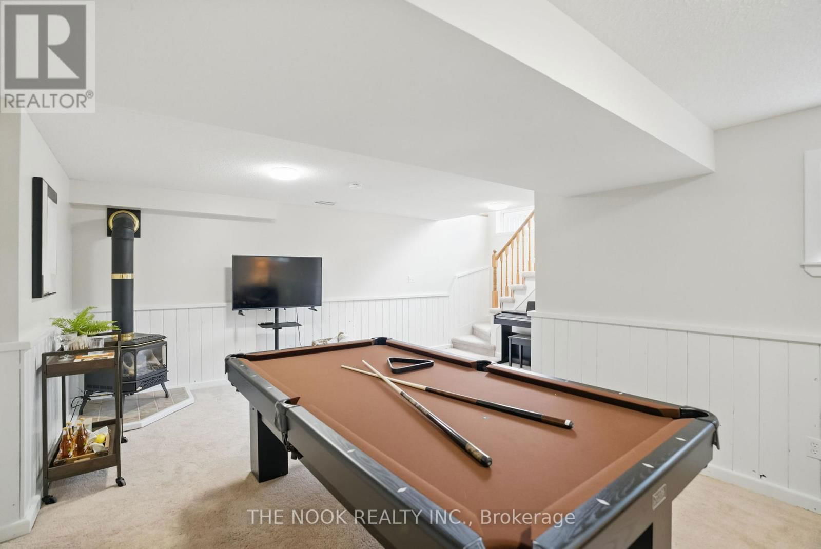 992 SUMMITVIEW CRESCENT Image 33
