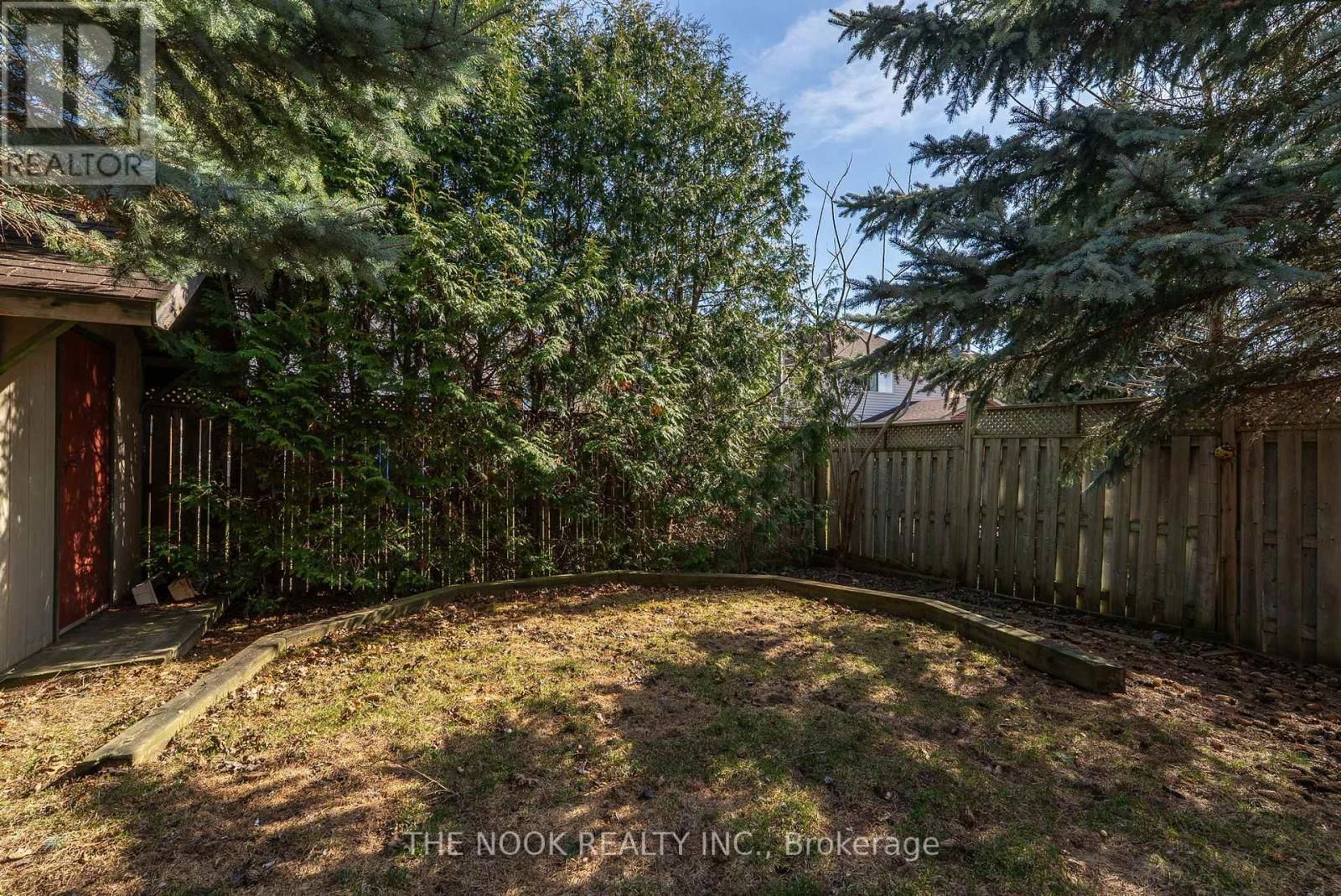 992 SUMMITVIEW CRESCENT Image 37