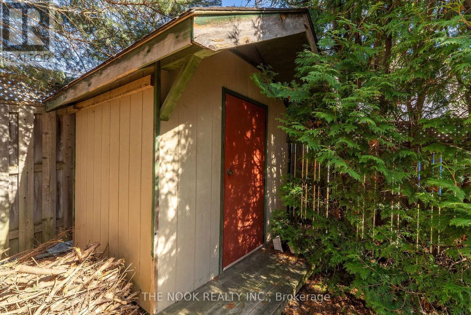 992 SUMMITVIEW CRESCENT Image 38