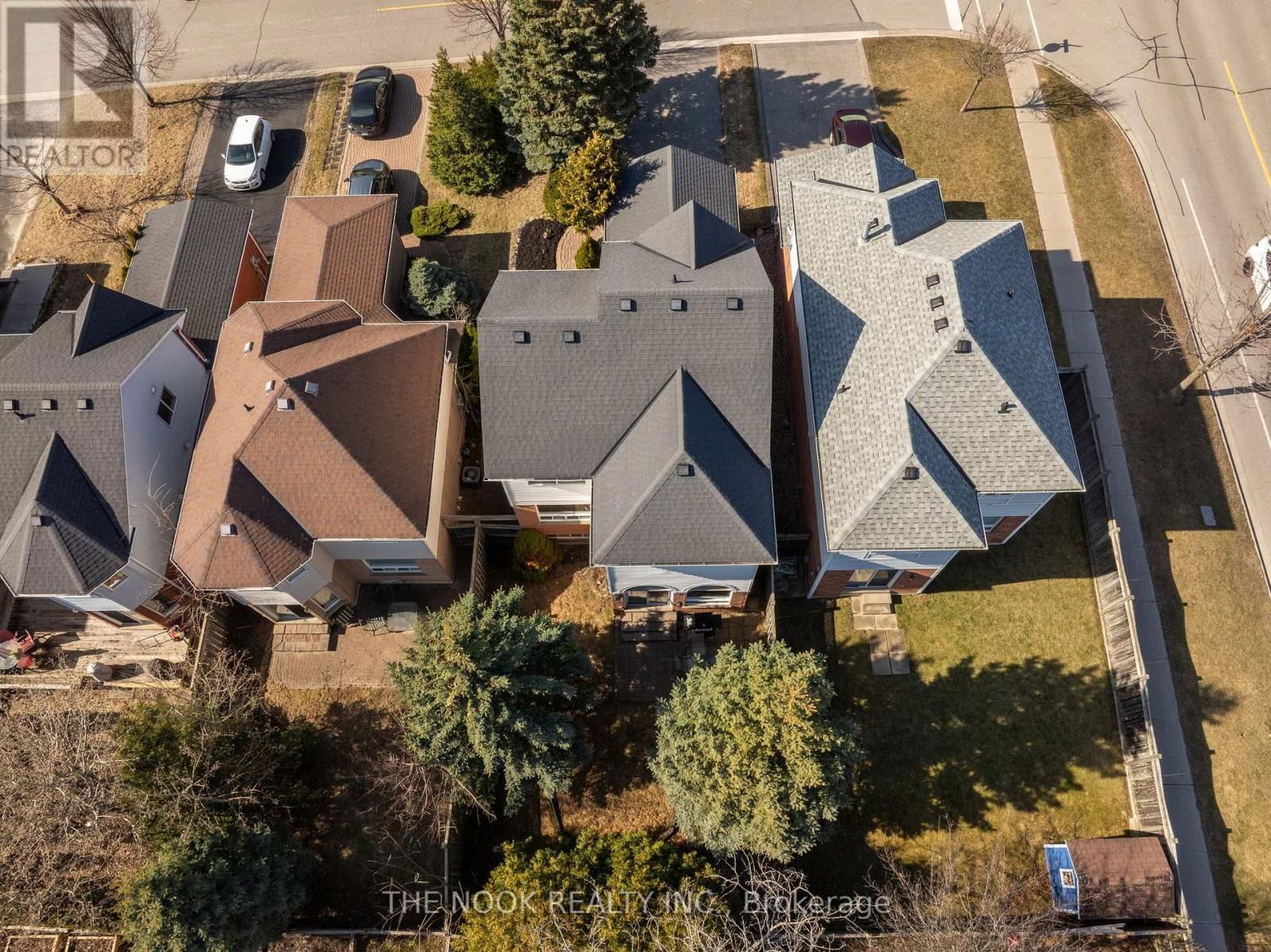 992 SUMMITVIEW CRESCENT Image 41