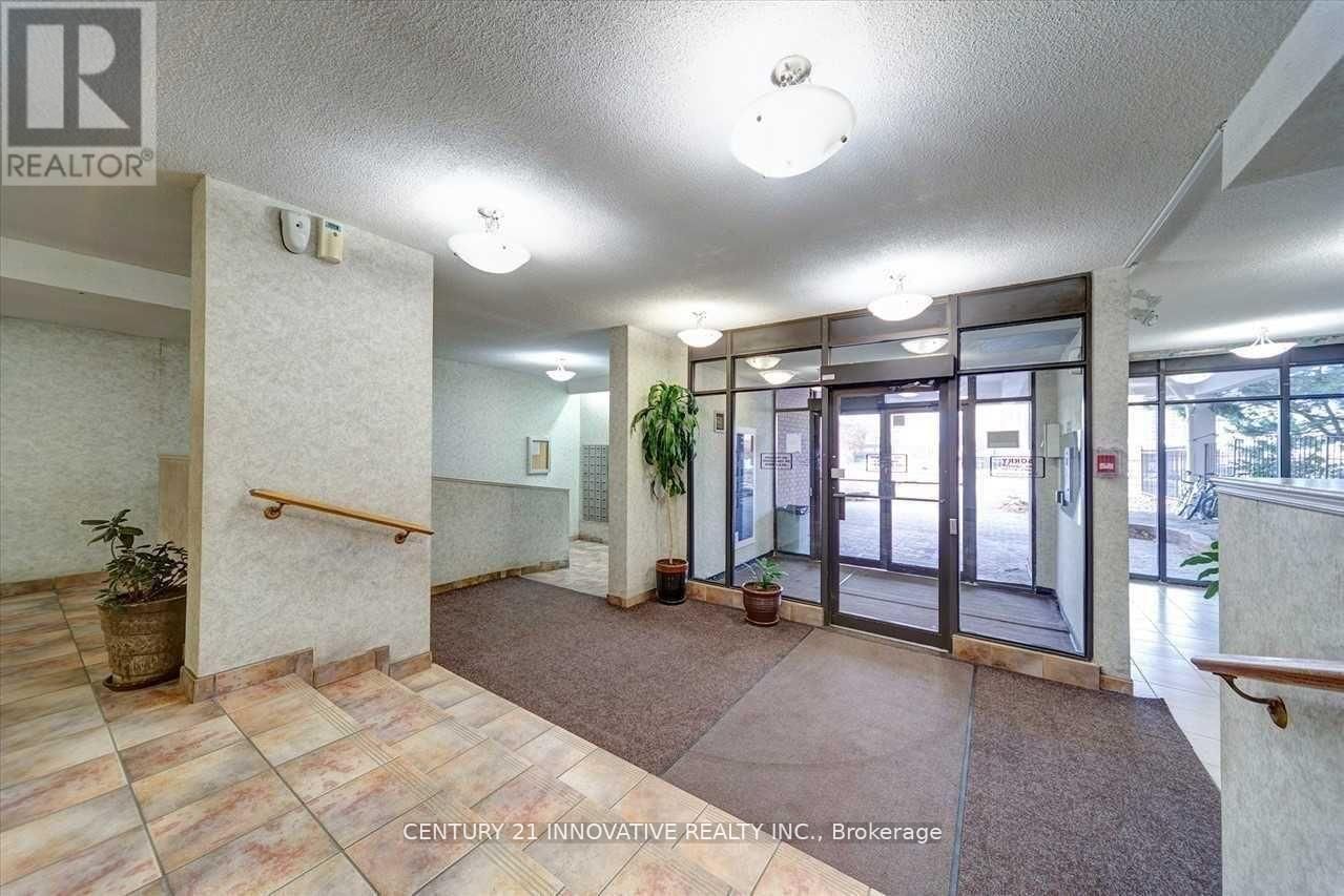 406 - 10 TAPSCOTT ROAD Image 3