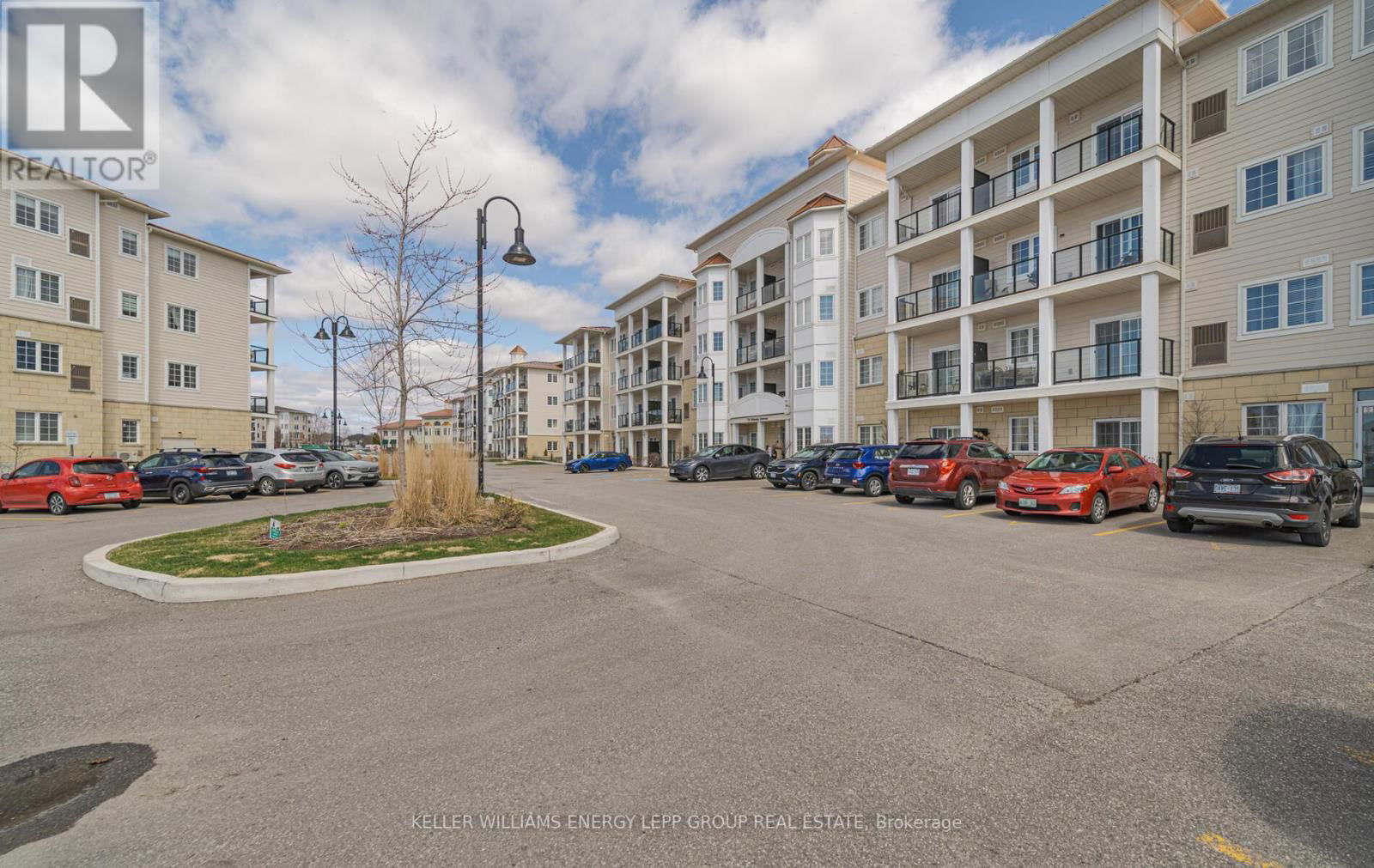 312 - 70 SHIPWAY AVENUE Image 1