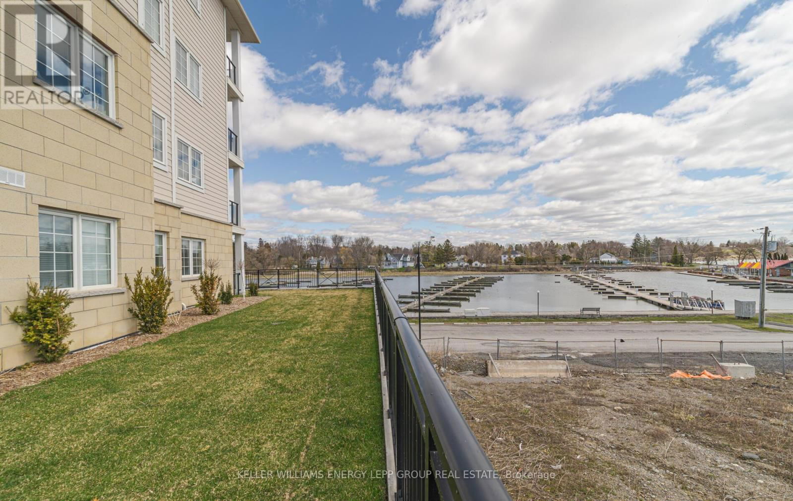 312 - 70 SHIPWAY AVENUE Image 3
