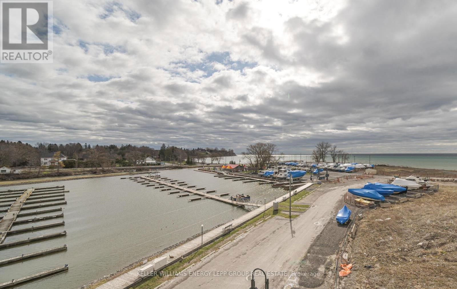 312 - 70 SHIPWAY AVENUE Image 4