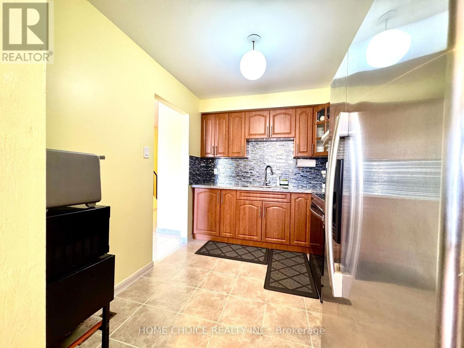 43 - 30 DUNDALK DRIVE Image 12