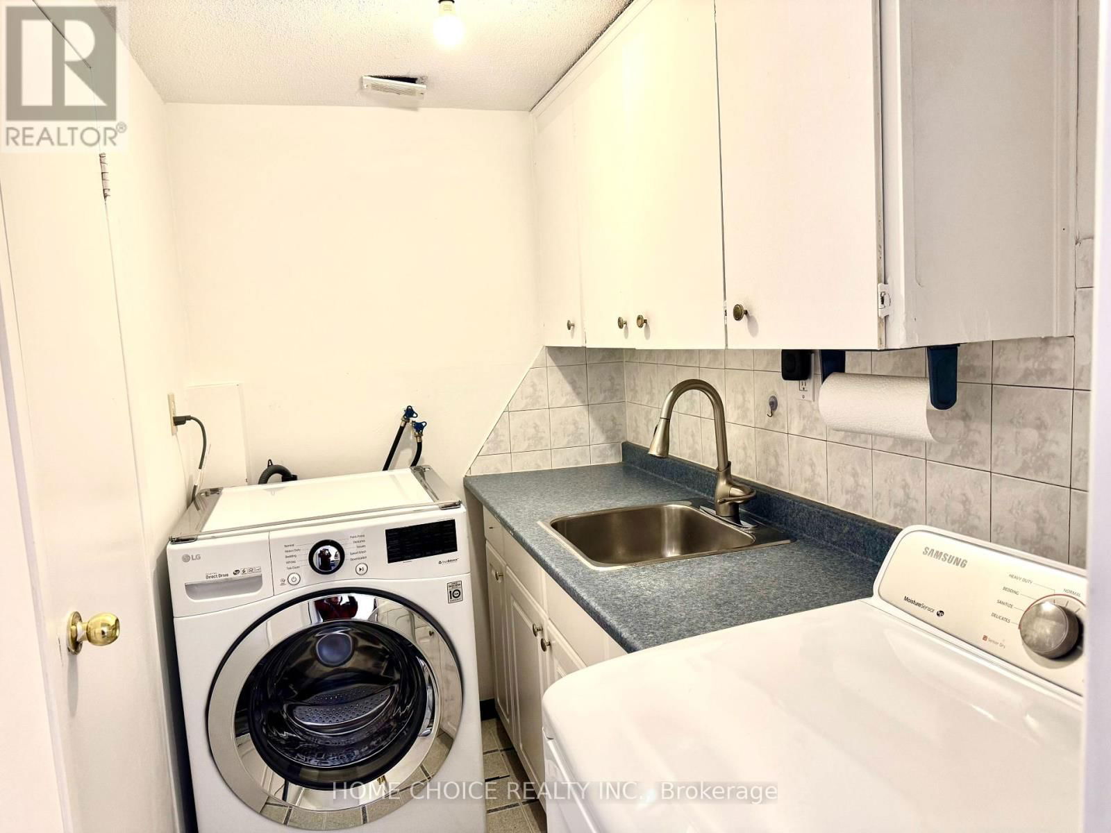 43 - 30 DUNDALK DRIVE Image 32