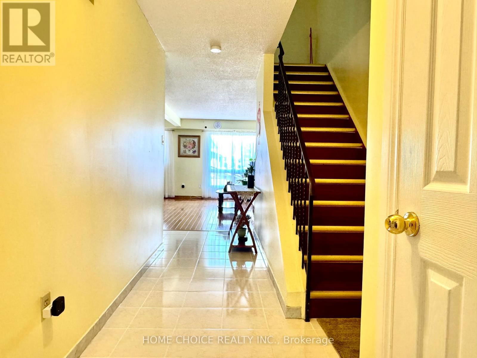 43 - 30 DUNDALK DRIVE Image 6
