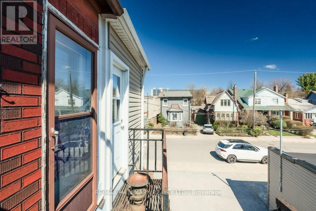935 KINGSTON ROAD Image 15