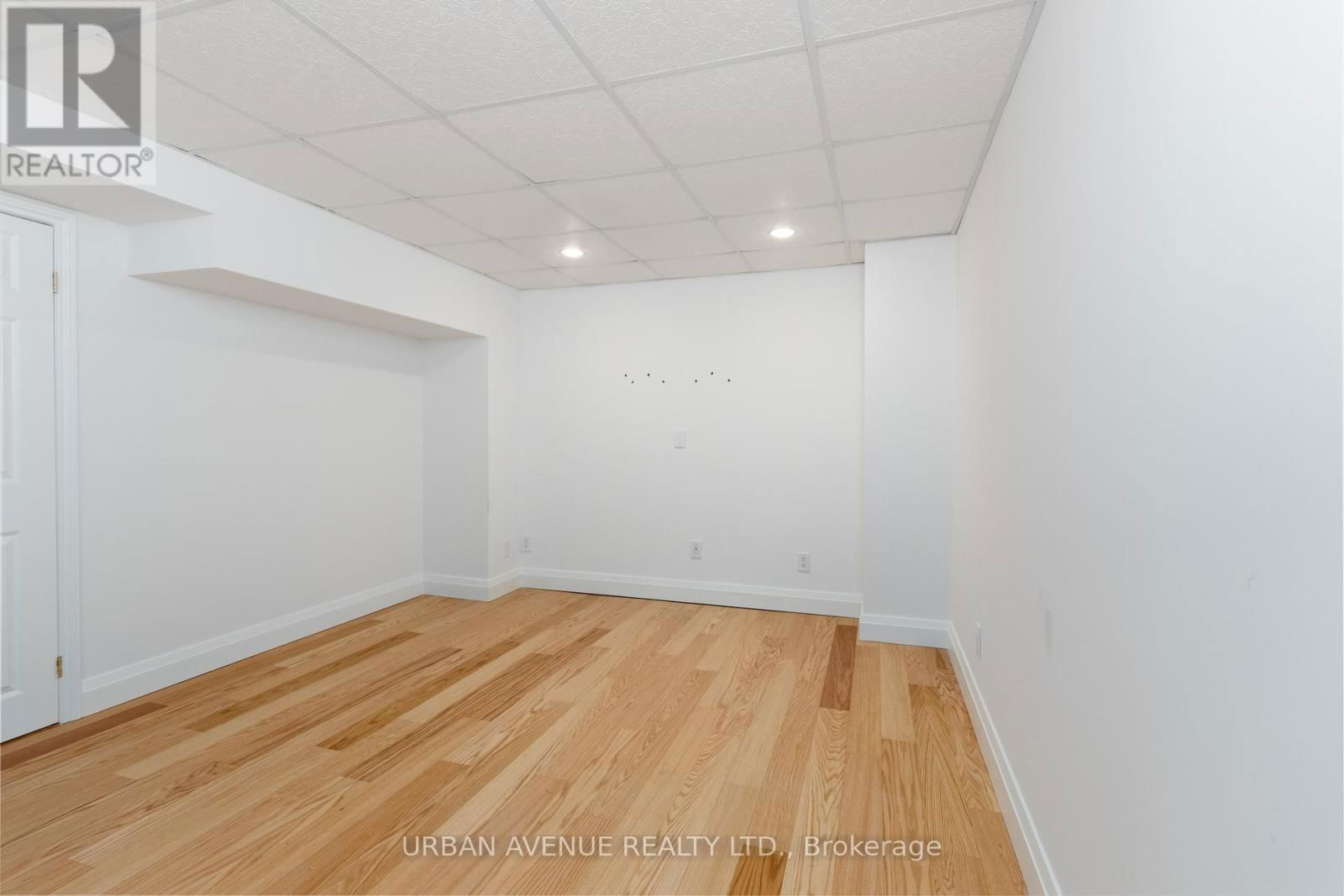 363 WATERBURY CRESCENT Image 16