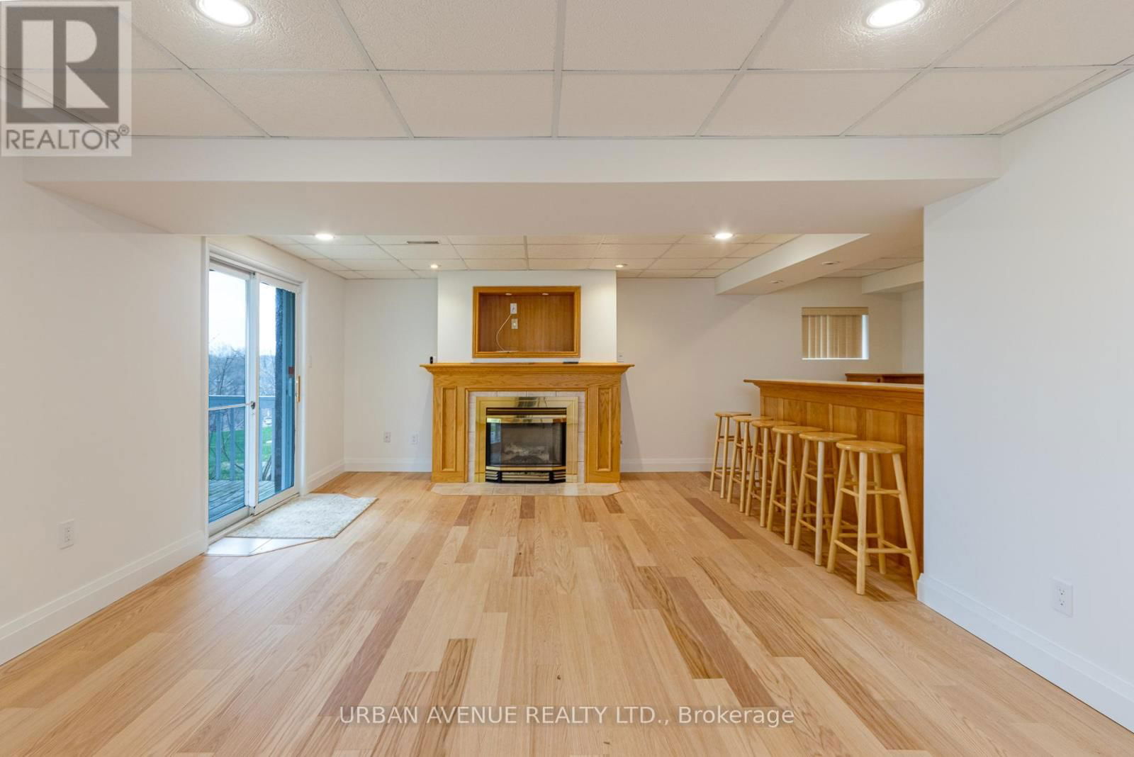 363 WATERBURY CRESCENT Image 21