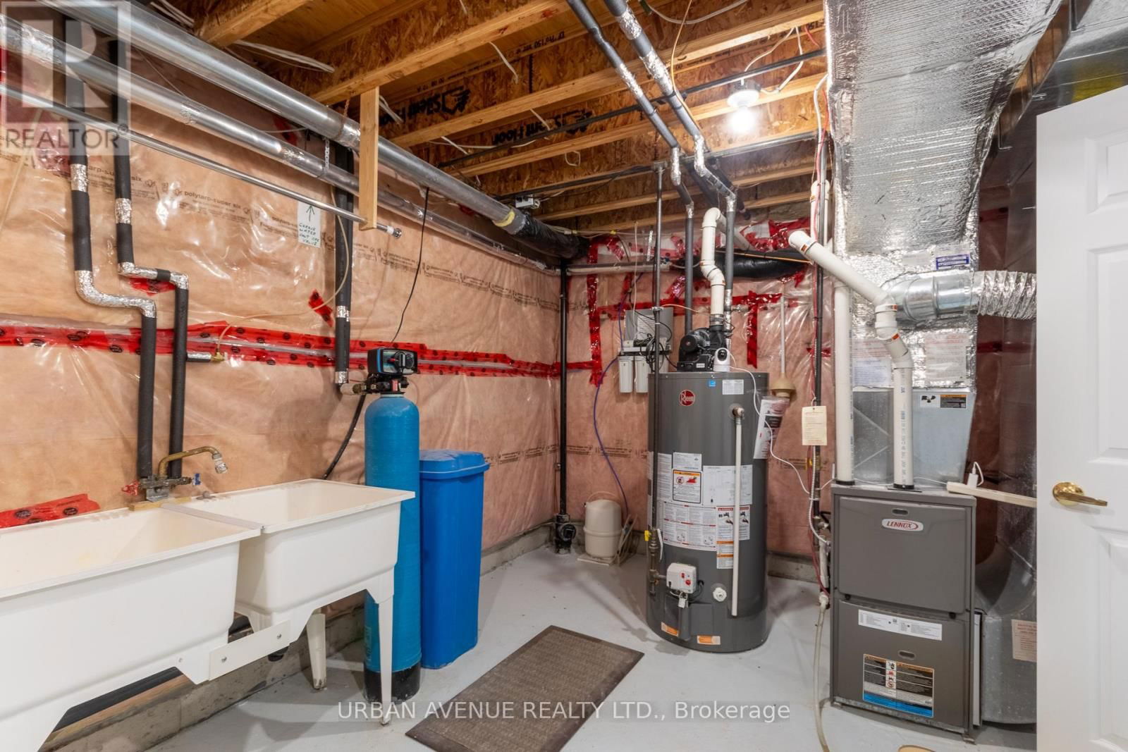 363 WATERBURY CRESCENT Image 25