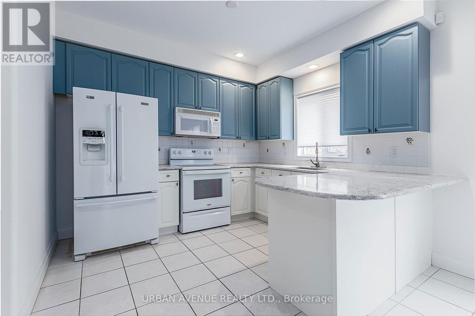 363 WATERBURY CRESCENT Image 4