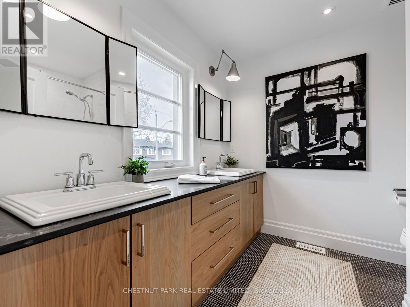 15 ST HUBERT AVENUE Image 16
