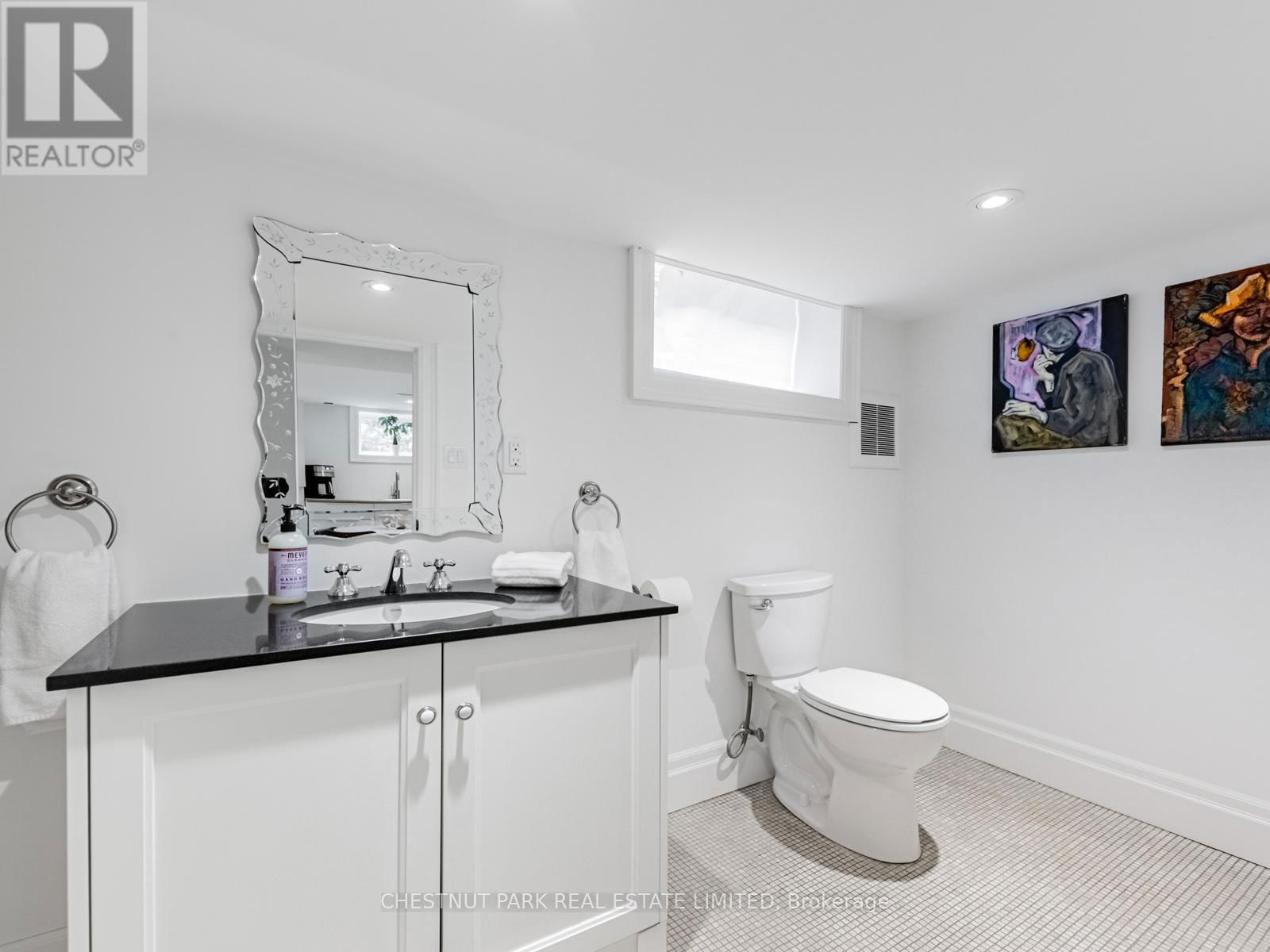 15 ST HUBERT AVENUE Image 30